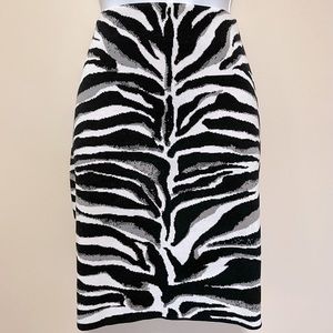 Express : Black and White Zebra Body Contour Mini Skirt | Size L | NWT